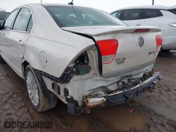 ✅ 2010 Mercury Milan Hybrid • VIN: 3MEDM0L37AR654943 • Lot: 41694250. Listed on IAAI with 195,066 mi. Free auction sales archive from the USA and detailed vehicle history report at DreamBid. Image 6.