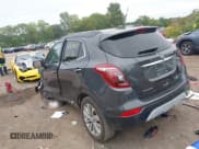 ✅ 2018 Buick Encore Preferred • VIN: KL4CJASB4JB625497 • Lot: 43161908. Wystawiony na IAAI z przebiegiem 79 181 mil. Bezpłatny archiwum sprzedaży aukcyjnych z USA i szczegółowy raport historii pojazdu na DreamBid. Zdjęcie 3.