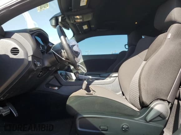 ✅ 2022 Dodge Challenger R/T • VIN: 2C3CDZBT7NH137232 • Lot: 50854014. Wystawiony na Copart z przebiegiem 12 375 mil. Bezpłatny archiwum sprzedaży aukcyjnych z USA i szczegółowy raport historii pojazdu na DreamBid. Zdjęcie 7.