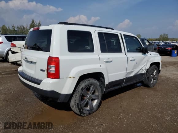 ✅ 2015 Jeep Patriot Altitude • VIN: 1C4NJRAB5FD407854 • Лот: 81033465. Опубликован ранее на Copart с пробегом 212 010 миль. Бесплатный доступ к архиву аукционных продаж из США и подробный отчёт об истории автомобиля на DreamBid. Изображение 3.