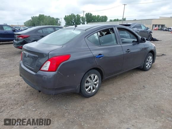 ✅ 2015 Nissan Versa S Plus • VIN: 3N1CN7APXFL859744 • Лот: 42683120. Опубликован ранее на IAAI с пробегом 272 556 миль. Бесплатный доступ к архиву аукционных продаж из США и подробный отчёт об истории автомобиля на DreamBid. Изображение 4.