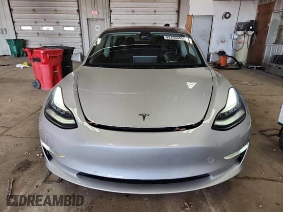 ✅ 2018 Tesla Model 3 Long Range Battery • VIN: 5YJ3E1EB4JF087614 • Lot: 92456345. Wystawiony na Copart z przebiegiem 40 486 mil. Bezpłatny archiwum sprzedaży aukcyjnych z USA i szczegółowy raport historii pojazdu na DreamBid. Zdjęcie 5.