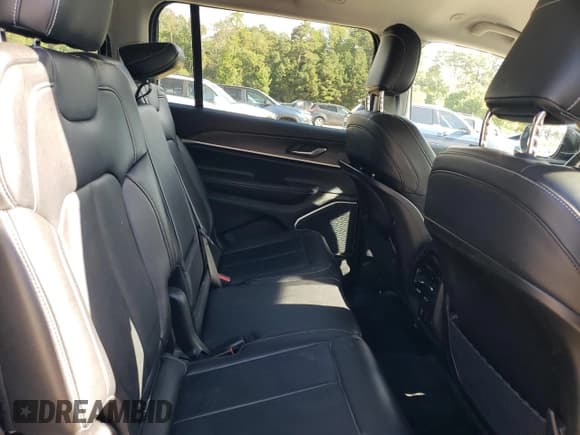 ✅ 2022 Jeep Grand Cherokee Limited • VIN: 1C4RJKBG6N8522120 • Lot: 84933195. Listed on Copart with 29,378 mi. Free auction sales archive from the USA and detailed vehicle history report at DreamBid. Image 11.