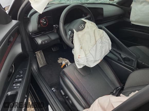 ✅ 2025 Hyundai Elantra N Line • VIN: KMHLR4DF7SU952364 • Lot: 86778645. Listed on Copart with 3,111 mi. Free auction sales archive from the USA and detailed vehicle history report at DreamBid. Image 8.