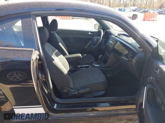 ✅ 2014 Volkswagen Beetle Entry • VIN: 3VWFP7AT1EM611356 • Лот: 43696715. Опубликован ранее на IAAI с пробегом 166 822 миль. Бесплатный доступ к архиву аукционных продаж из США и подробный отчёт об истории автомобиля на DreamBid. Изображение 5.