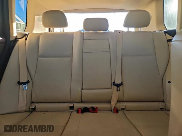 ✅ 2013 Mercedes-Benz GLK 350 • VIN: WDCGG5HB7DF989134 • Lot: 92651195. Wystawiony na Copart z przebiegiem 94 334 mil. Bezpłatny archiwum sprzedaży aukcyjnych z USA i szczegółowy raport historii pojazdu na DreamBid. Zdjęcie 10.