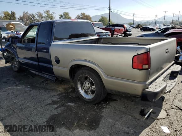 ✅ 2003 Chevrolet S-10 LS • VIN: 1GCCS19H938122061 • Лот: 91450255. Опубликован ранее на Copart с пробегом 162 939 миль. Бесплатный доступ к архиву аукционных продаж из США и подробный отчёт об истории автомобиля на DreamBid. Изображение 2.