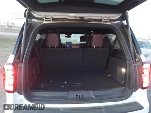 ✅ 2023 Ford Expedition Max Limited • VIN: 1FMJK1K87PEA59532 • Lot: 41076319. Listed on IAAI with 33,480 mi. Free auction sales archive from the USA and detailed vehicle history report at DreamBid. Image 8.