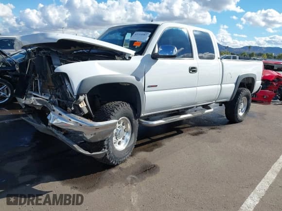 ✅ 2001 Chevrolet Silverado 2500HD LS • VIN: 1GCHK29G11E271582 • Lot: 43714987. Wystawiony na IAAI z przebiegiem 211 836 mil. Bezpłatny archiwum sprzedaży aukcyjnych z USA i szczegółowy raport historii pojazdu na DreamBid. Zdjęcie 18.