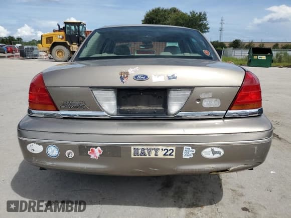 ✅ 2003 Ford Crown Victoria LX • VIN: 2FAHP74W63X124565 • Lot: 71051034. Wystawiony na Copart z przebiegiem 89 976 mil. Bezpłatny archiwum sprzedaży aukcyjnych z USA i szczegółowy raport historii pojazdu na DreamBid. Zdjęcie 6.