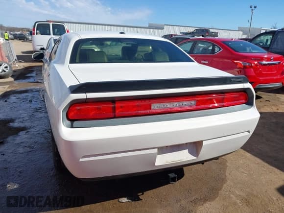 ✅ 2009 Dodge Challenger SE • VIN: 2B3LJ44V19H522220 • Lot: 41634444. Wystawiony na IAAI z przebiegiem 192 354 mil. Bezpłatny archiwum sprzedaży aukcyjnych z USA i szczegółowy raport historii pojazdu na DreamBid. Zdjęcie 16.