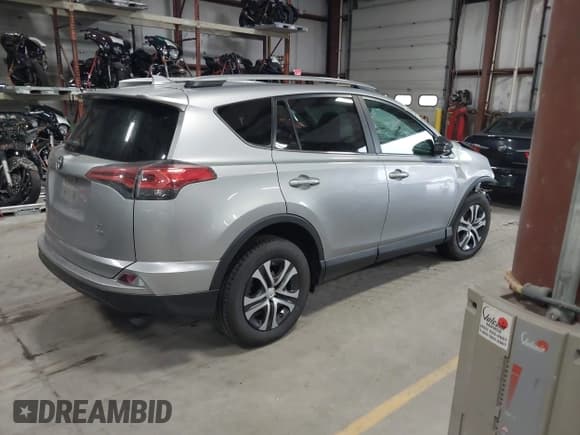 ✅ 2017 Toyota RAV4 LE • VIN: 2T3BFREV4HW603072 • Lot: 43761913. Wystawiony na IAAI z przebiegiem 54 891 mil. Bezpłatny archiwum sprzedaży aukcyjnych z USA i szczegółowy raport historii pojazdu na DreamBid. Zdjęcie 4.