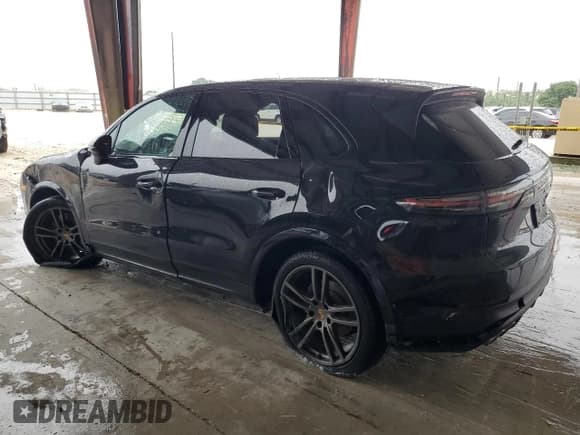 ✅ 2022 Porsche Cayenne S • VIN: WP1AB2AY8NDA31722 • Lot: 71657414. Listed on Copart with 9,074 mi. Free auction sales archive from the USA and detailed vehicle history report at DreamBid. Image 2.