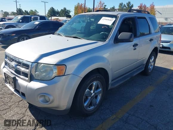✅ 2011 Ford Escape XLT • VIN: 1FMCU9DG5BKB24720 • Лот: 43909682. Опубликован ранее на IAAI с пробегом 268 177 миль. Бесплатный доступ к архиву аукционных продаж из США и подробный отчёт об истории автомобиля на DreamBid. Изображение 2.