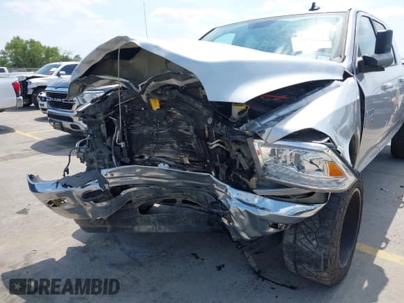 ✅ 2015 Ram 2500 SLT • VIN: 3C6UR5ML9FG611388 • Lot: 42045503. Wystawiony na IAAI z przebiegiem 164 547 mil. Bezpłatny archiwum sprzedaży aukcyjnych z USA i szczegółowy raport historii pojazdu na DreamBid. Zdjęcie 18.