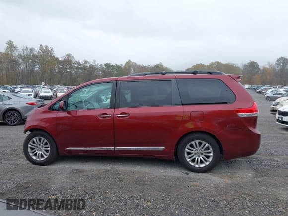 ✅ 2013 Toyota Sienna XLE • VIN: 5TDYK3DC5DS290936 • Lot: 43532494. Listed on IAAI with 174,757 mi. Free auction sales archive from the USA and detailed vehicle history report at DreamBid. Image 15.