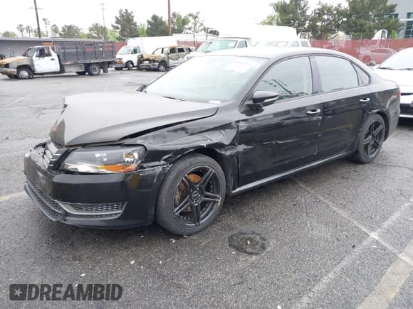 ✅ 2012 Volkswagen Passat S • VIN: 1VWAP7A36CC061323 • Lot: 42057975. Wystawiony na IAAI z przebiegiem 169 588 mil. Bezpłatny archiwum sprzedaży aukcyjnych z USA i szczegółowy raport historii pojazdu na DreamBid. Zdjęcie 2.