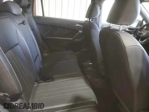 ✅ 2022 Volkswagen Tiguan SE R-Line Black • VIN: 3VV8B7AX8NM164930 • Lot: 50432715. Wystawiony na Copart z przebiegiem 54 646 mil. Bezpłatny archiwum sprzedaży aukcyjnych z USA i szczegółowy raport historii pojazdu na DreamBid. Zdjęcie 11.