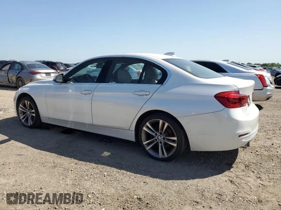 ✅ 2018 BMW 3 Series 330i • VIN: WBA8B9G59JNU98137 • Lot: 50791405. Wystawiony na Copart z przebiegiem 109 232 mil. Bezpłatny archiwum sprzedaży aukcyjnych z USA i szczegółowy raport historii pojazdu na DreamBid. Zdjęcie 2.