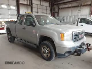 ✅ 2011 GMC Sierra 2500HD Work Truck • VIN: 1GT22ZCG2BZ381915 • Lot: 42369645. Wystawiony na IAAI z przebiegiem 106 792 mil. Bezpłatny archiwum sprzedaży aukcyjnych z USA i szczegółowy raport historii pojazdu na DreamBid. Zdjęcie 1.