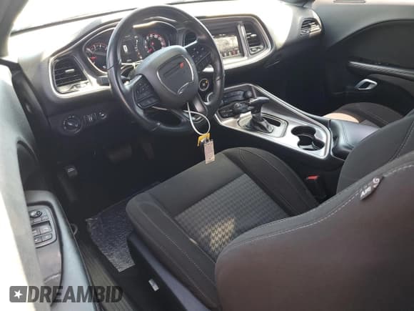 ✅ 2021 Dodge Challenger SXT • VIN: 2C3CDZAG3MH586667 • Lot: 64614374. Wystawiony na Copart z przebiegiem 53 545 mil. Bezpłatny archiwum sprzedaży aukcyjnych z USA i szczegółowy raport historii pojazdu na DreamBid. Zdjęcie 8.