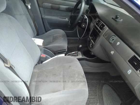 ✅ 2006 Suzuki Forenza • VIN: KL5JD56Z96K360480 • Lot: 25478254. Wystawiony na IAAI z przebiegiem 227 745 mil. Bezpłatny archiwum sprzedaży aukcyjnych z USA i szczegółowy raport historii pojazdu na DreamBid. Zdjęcie 5.