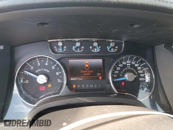 ✅ 2013 Ford F-150 Lariat • VIN: 1FTFW1ET5DKD63096 • Lot: 86626245. Wystawiony na Copart z przebiegiem 99 227 mil. Bezpłatny archiwum sprzedaży aukcyjnych z USA i szczegółowy raport historii pojazdu na DreamBid. Zdjęcie 9.