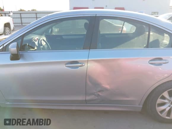 ✅ 2016 Subaru Legacy Premium • VIN: 4S3BNBC68G3015621 • Lot: 43215664. Wystawiony na IAAI z przebiegiem 169 253 mil. Bezpłatny archiwum sprzedaży aukcyjnych z USA i szczegółowy raport historii pojazdu na DreamBid. Zdjęcie 14.