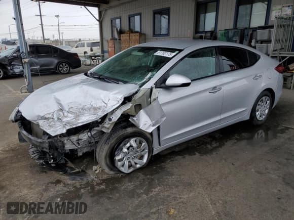 ✅ 2019 Hyundai Elantra SE • VIN: KMHD74LF0KU757010 • Lot: 81782175. Wystawiony na Copart z przebiegiem 77 147 mil. Bezpłatny archiwum sprzedaży aukcyjnych z USA i szczegółowy raport historii pojazdu na DreamBid. Zdjęcie 1.
