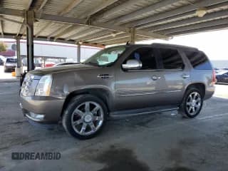 ✅ 2012 Cadillac Escalade Luxury • VIN: 1GYS4BEF1CR121362 • Lot: 51871345. Wystawiony na Copart z przebiegiem 158 273 mil. Bezpłatny archiwum sprzedaży aukcyjnych z USA i szczegółowy raport historii pojazdu na DreamBid. Zdjęcie 1.