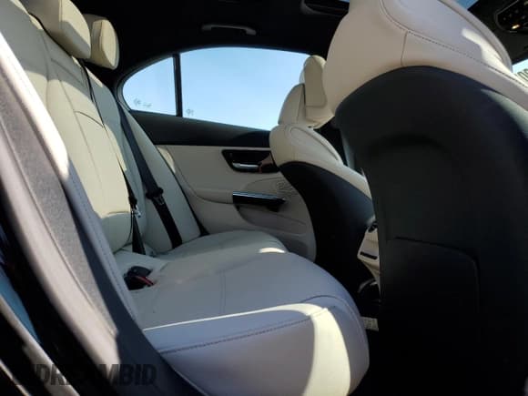 ✅ 2023 Mercedes-Benz C 300 • VIN: W1KAF4HB6PR152392 • Lot: 59190705. Wystawiony na Copart z przebiegiem 5 974 mil. Bezpłatny archiwum sprzedaży aukcyjnych z USA i szczegółowy raport historii pojazdu na DreamBid. Zdjęcie 10.