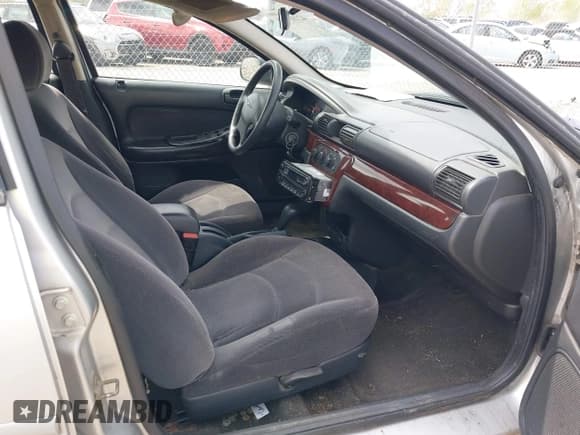 ✅ 2002 Chrysler Sebring LX • VIN: 1C3EL46XX2N226999 • Лот: 42105470. Опубликован ранее на IAAI с пробегом 166 389 миль. Бесплатный доступ к архиву аукционных продаж из США и подробный отчёт об истории автомобиля на DreamBid. Изображение 5.