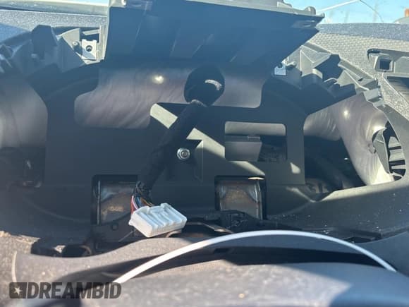 ✅ 2014 Hyundai Veloster • VIN: KMHTC6AD4EU215398 • Lot: 43960025. Wystawiony na Copart z przebiegiem Nie podano. Bezpłatny archiwum sprzedaży aukcyjnych z USA i szczegółowy raport historii pojazdu na DreamBid. Zdjęcie 8.