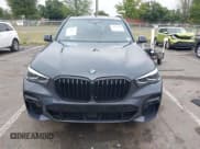 ✅ 2022 BMW X5 M50i • VIN: 5UXJU4C0XN9J67995 • Lot: 43133978. Wystawiony na IAAI z przebiegiem 46 258 mil. Bezpłatny archiwum sprzedaży aukcyjnych z USA i szczegółowy raport historii pojazdu na DreamBid. Zdjęcie 12.