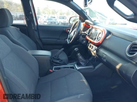 ✅ 2017 Toyota Tacoma SR5 • VIN: 5TFCZ5AN6HX112752 • Лот: 43118170. Опубликован ранее на IAAI с пробегом 162 002 миль. Бесплатный доступ к архиву аукционных продаж из США и подробный отчёт об истории автомобиля на DreamBid. Изображение 5.