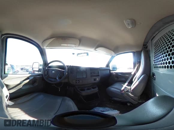 ✅ 2014 Chevrolet Express Cargo • VIN: 1GCWGFCA7E1150105 • Lot: 43386634. Wystawiony na IAAI z przebiegiem 258 655 mil. Bezpłatny archiwum sprzedaży aukcyjnych z USA i szczegółowy raport historii pojazdu na DreamBid. Zdjęcie 20.