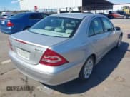 ✅ 2005 Mercedes-Benz C 240 • VIN: WDBRF81J95F599348 • Lot: 41725376. Wystawiony na IAAI z przebiegiem 210 859 mil. Bezpłatny archiwum sprzedaży aukcyjnych z USA i szczegółowy raport historii pojazdu na DreamBid. Zdjęcie 4.
