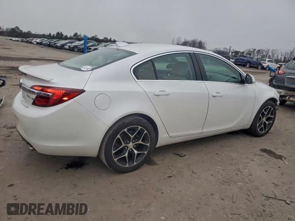 ✅ 2017 Buick Regal Sport Touring • VIN: 2G4GL5EX5H9197365 • Лот: 95897815. Опубликован ранее на Copart с пробегом 129 710 миль. Бесплатный доступ к архиву аукционных продаж из США и подробный отчёт об истории автомобиля на DreamBid. Изображение 3.