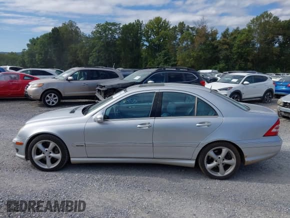 ✅ 2006 Mercedes-Benz C 230 Sport • VIN: WDBRF52H26F751918 • Lot: 43149750. Listed on IAAI with 227,024 mi. Free auction sales archive from the USA and detailed vehicle history report at DreamBid. Image 15.