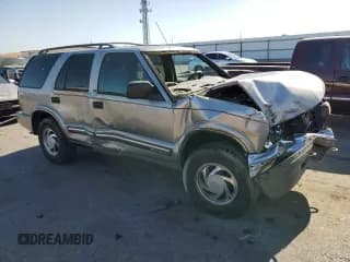 ✅ 2001 Chevrolet Blazer LT • VIN: 1GNDT13W512162749 • Lot: 68050205. Wystawiony na Copart z przebiegiem 181 710 mil. Bezpłatny archiwum sprzedaży aukcyjnych z USA i szczegółowy raport historii pojazdu na DreamBid. Zdjęcie 4.