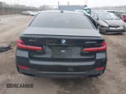 ✅ 2022 BMW 5 Series M550i xDrive • VIN: WBA13BK01NCH76521 • Lot: 41904437. Wystawiony na IAAI z przebiegiem Nie podano. Bezpłatny archiwum sprzedaży aukcyjnych z USA i szczegółowy raport historii pojazdu na DreamBid. Zdjęcie 17.