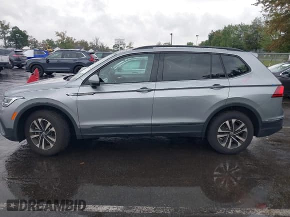✅ 2024 Volkswagen Tiguan S • VIN: 3VVFB7AX7RM174586 • Лот: 43305684. Опубликован ранее на IAAI с пробегом 9 489 миль. Бесплатный доступ к архиву аукционных продаж из США и подробный отчёт об истории автомобиля на DreamBid. Изображение 18.
