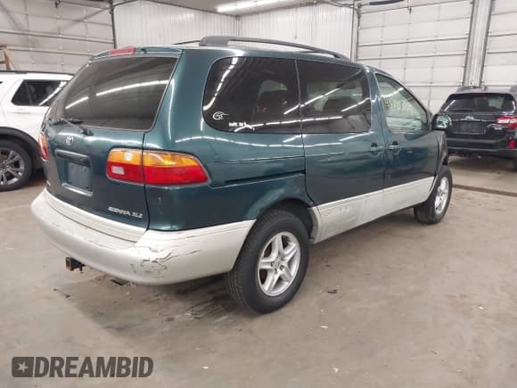 ✅ 1998 Toyota Sienna XLE • VIN: 4T3ZF13C3WU040420 • Lot: 43791859. Wystawiony na IAAI z przebiegiem Nie podano. Bezpłatny archiwum sprzedaży aukcyjnych z USA i szczegółowy raport historii pojazdu na DreamBid. Zdjęcie 4.