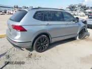 ✅ 2020 Volkswagen Tiguan SE • VIN: 3VV3B7AX3LM134970 • Lot: 43784415. Wystawiony na IAAI z przebiegiem Nie podano. Bezpłatny archiwum sprzedaży aukcyjnych z USA i szczegółowy raport historii pojazdu na DreamBid. Zdjęcie 4.