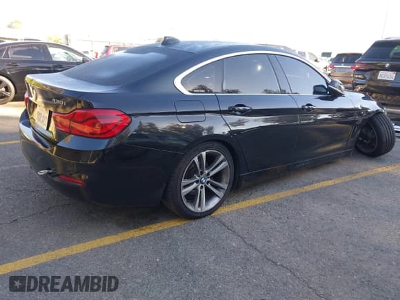✅ 2019 BMW 4 Series 430i • VIN: WBA4J1C57KBM12125 • Lot: 43781037. Wystawiony na IAAI z przebiegiem 111 115 mil. Bezpłatny archiwum sprzedaży aukcyjnych z USA i szczegółowy raport historii pojazdu na DreamBid. Zdjęcie 4.