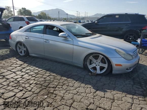 ✅ 2007 Mercedes-Benz CLS 550 • VIN: WDDDJ72X47A081645 • Лот: 52244625. Опубликован ранее на Copart с пробегом 154 948 миль. Бесплатный доступ к архиву аукционных продаж из США и подробный отчёт об истории автомобиля на DreamBid. Изображение 4.