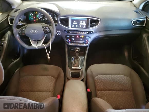 ✅ 2019 Hyundai Ioniq Blue • VIN: KMHC65LC3KU178989 • Lot: 75485524. Wystawiony na Copart z przebiegiem 113 230 mil. Bezpłatny archiwum sprzedaży aukcyjnych z USA i szczegółowy raport historii pojazdu na DreamBid. Zdjęcie 8.