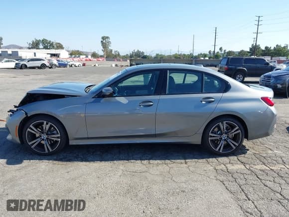 ✅ 2023 BMW 3 Series 330i • VIN: 3MW69FF02P8C98350 • Lot: 43024209. Wystawiony na IAAI z przebiegiem 10 732 mil. Bezpłatny archiwum sprzedaży aukcyjnych z USA i szczegółowy raport historii pojazdu na DreamBid. Zdjęcie 14.