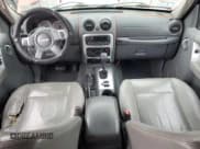 ✅ 2007 Jeep Liberty Limited • VIN: 1J4GL58K17W646805 • Lot: 92183335. Wystawiony na Copart z przebiegiem 188 407 mil. Bezpłatny archiwum sprzedaży aukcyjnych z USA i szczegółowy raport historii pojazdu na DreamBid. Zdjęcie 8.