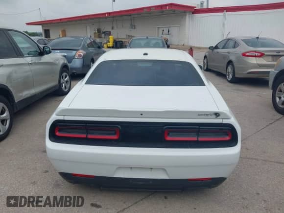 2018 Dodge Challenger R/T z VIN 2C3CDZBT0JH300572, wystawiony jako IAAI lot #43104545 z przebiegiem 83 644 mil mil oraz . Historia ofert i sprzedaży dostępna na DreamBid. Obrazek 16.